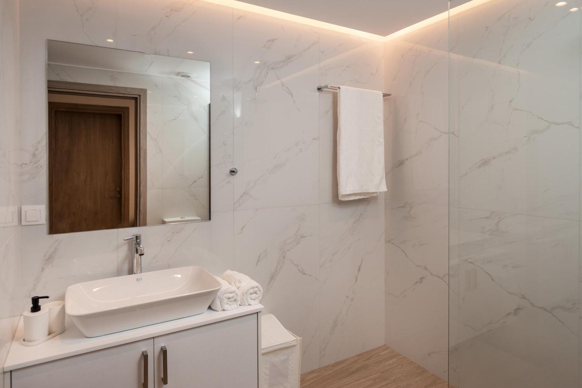 Thyme Sea View Apartments By 8Essentially Souda Luaran gambar